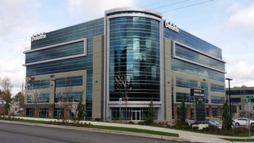 Exterior view of 200 Langley Business Centre | Vue extérieure du 200 Langley Business Center