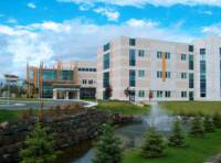 Exterior view of Thunder Bay Regional Hospital | Vue extérieure de l'hôpital régional de Thunder Bay