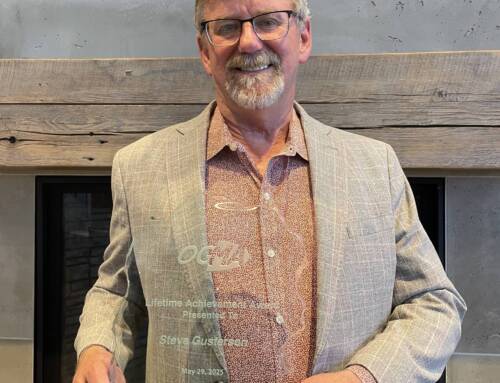 Ontario Glass & Metal Association presents Lifetime Achievement Award to Steve Gusterson of Alumicor